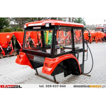 Kabina C-330 NAGLAK dach i błotniki z tworzywa, szyby boczne uchylne, nagrzewnica, przednia szyba uchylna 